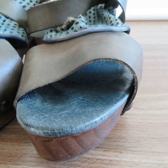 FREE PEOPLE Rendering Perforated Leather Buckle Heel Platform Clogs Boho 7.5 - Picture 6 of 14